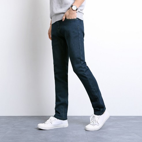 따뜻함과 스타일을 모두 갖춘 자코모 도톰이 기모 워싱청바지로 겨울 추위도 스타일로 녹이다.