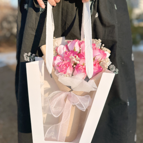 화려하고 실용적인 비누꽃다발로 특별한 날을 기념하세요.