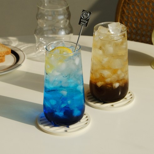 세련되고 편리한 내열 유리로 모든 음료를 스타일리시하게 즐기세요.