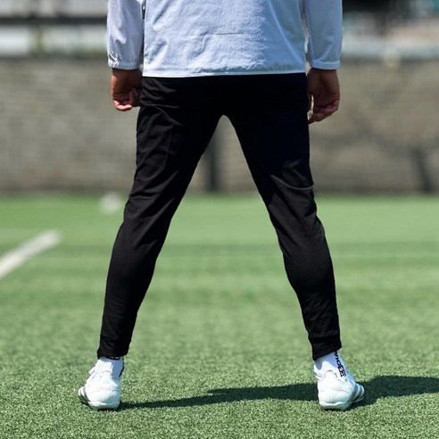 자유로운 움직임과 스타일을 완성하는 서가핏 슬림핏 축구/풋살 바지