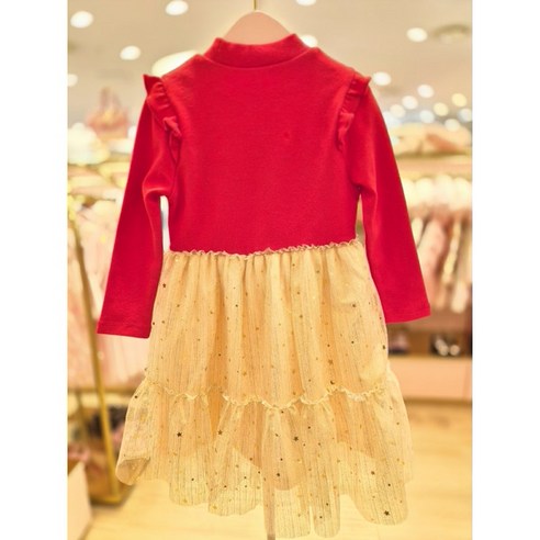 사랑스러운 디자인과 편안한 착용감의 프렌치캣 레드샤배색원피스로 아이에게 특별한 추억을 선물하세요.