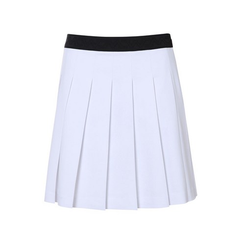 스타일과 편안함을 모두 갖춘 와이드앵글 큐롯 스커트, 필드 위 마법 같은 경험을 선사합니다.