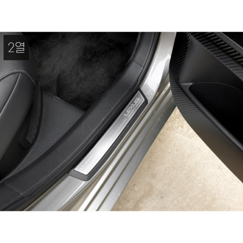 [렉서스 ES300h] 카이만 2열 메탈 도어스텝은 저렴한 가격과 높은 품질로 안전성을 높이고, 차량의 외관을 한층 업그레이드할 수 있는 제품입니다.