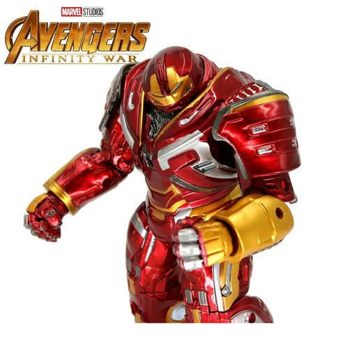 압도적인 존재감, 헐크버스터 피규어로 당신의 공간을 지배하세요.