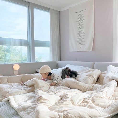 따뜻한 겨울 수면을 위한 발열 소재와 청결한 먼지적은 소재로 만들어진 부드러운 이불