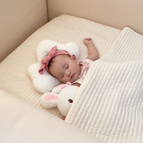 밤새 뒤척이는 우리 아기, 포근한 잠자리를 선물하는 방법 코지스토리