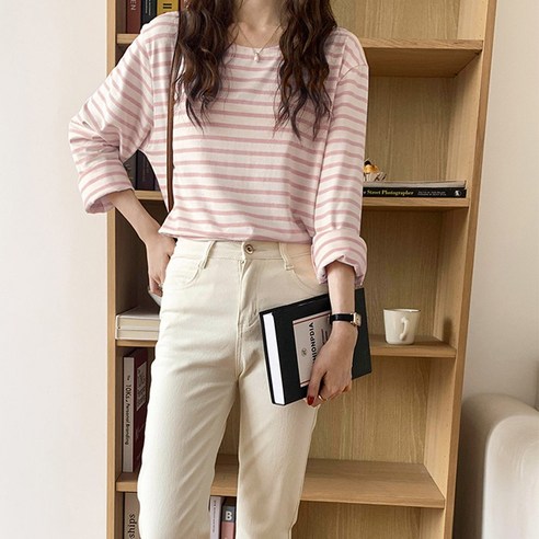 편안하고 세련된 유토밸런의 루즈핏 긴팔 스트라이프 티셔츠