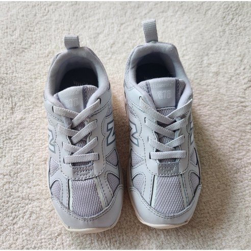 발걸음을 가볍게, 추억을 풍성하게: 뉴발란스 878과 함께하는 행복한 순간