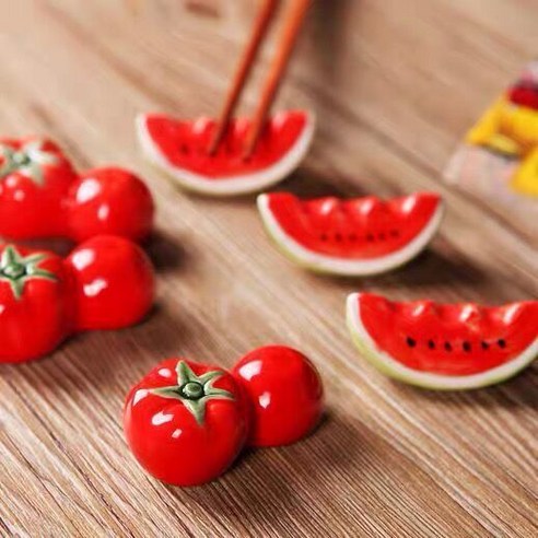 【젓가락걸이】일본 세라믹 젓가락 베개 토마토 수박 젓가락 랙 홈 절묘한 장식 축제 레드 젓가락 홀더, 6 조각 수박 광택