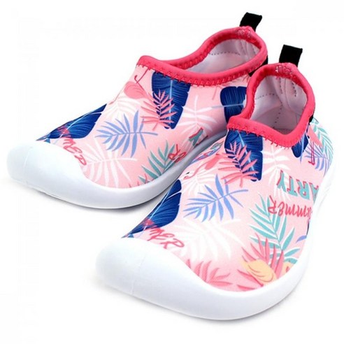 시원한 여름, 스타일리시한 물놀이, 윙하우스 아쿠아슈즈와 함께!