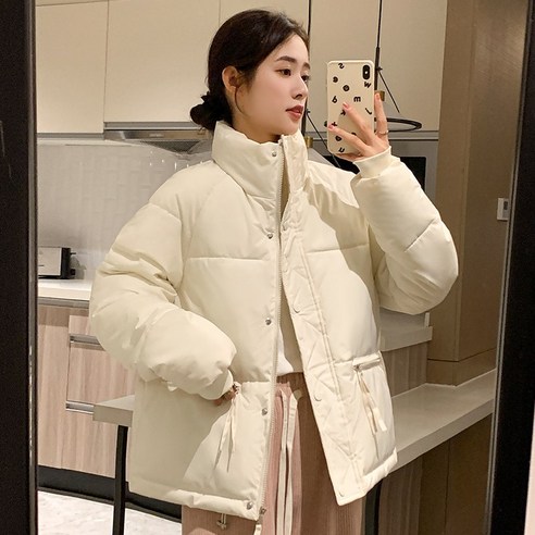 겨울에 따뜻하게 착용할 수 있는 여성용 경량 패딩 외투