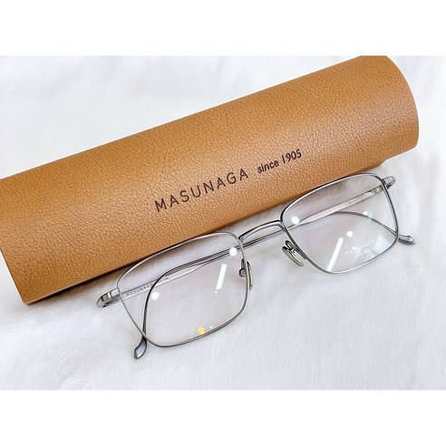 시간을 초월하는 우아함, 마수나가 코드F 안경