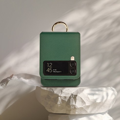 이태리 비건 가죽의 프리미엄 보호와 편의성, 스타일리시한 갤럭시 Z플립4 케이스