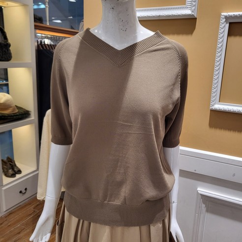 BCBG 비씨비지 여름24 브이넥 니트 B4B3Y996