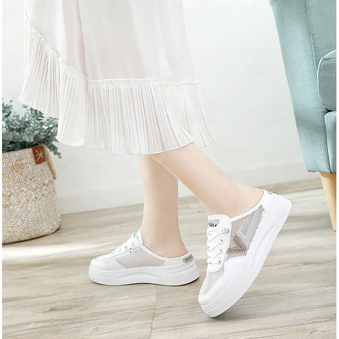 편안하면서도 스타일리시한 여성 운동화