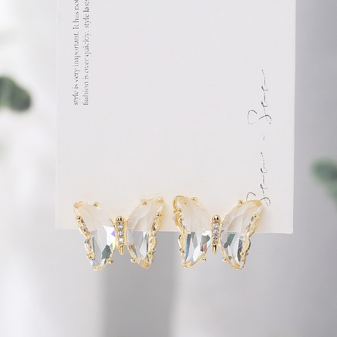 반짝이는 유리와 우아한 나비가 조화를 이룬 글라스 빅 나비 귀걸이