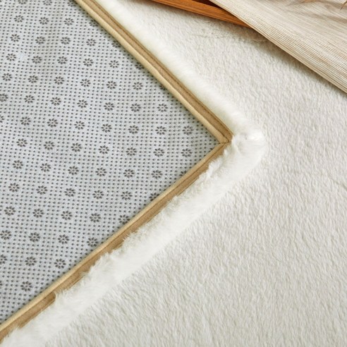 포근함과 스타일을 동시에 담은 에코퍼 카페트