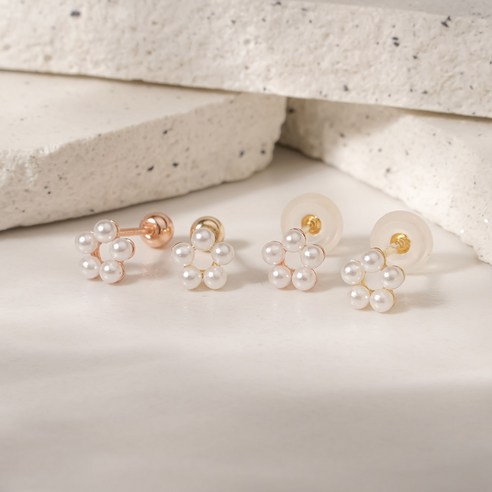 섬세한 아름다움이 담긴 쥬넬 14K 플라워 오각 진주 피어싱 귀걸이