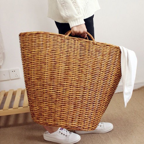 멋진 인테리어와 실용성을 한 번에 누릴 수 있는 아워리빙 라탄 빨래바구니
