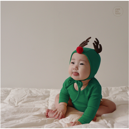 귀여운 디자인과 폼폼한 코가 특징인 피카부 크리스마스 루돌프 방울모자