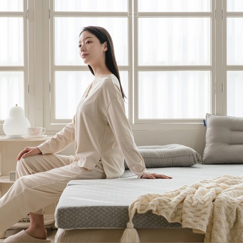 공간 활용과 편안함을 동시에, 레이브 접이식 토퍼 매트리스