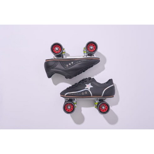 질주 본능을 깨우는 검은 번개, 롤캡 스피드형 롤러스케이트 블랙 스피드롤러스케이트