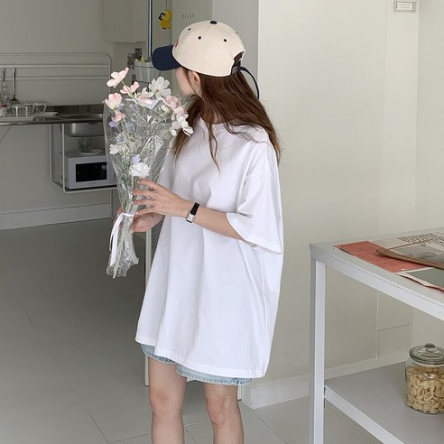 여름에 입기 좋은 편안하고 스타일리시한 앤샵 심플라운드 오버핏 티셔츠