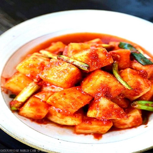 깐깐한푸드의 맛있고 저렴한 깍두기로 식사에 활력을 더하세요.