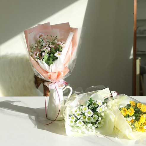 [오케이나우ㅣ강추] 자연의 숨결을 담은 핸드메이드 내츄럴 데이지 조화 꽃다발 [OKNOWㅣ추천상품]