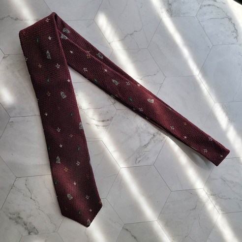 당신의 스타일을 완성하는 섬세한 터치: 커스텀멜로우 슬림넥타이 커스텀멜로우넥타이