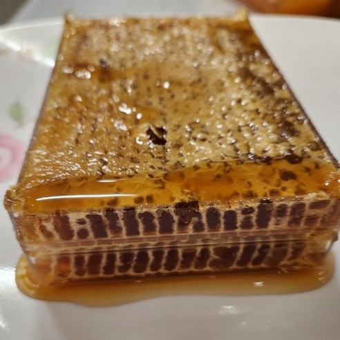 자연이 선사하는 순수한 달콤함, 100% 천연 벌집꿀