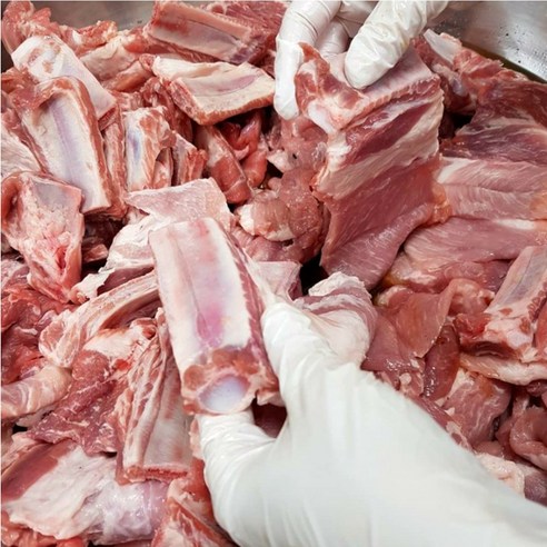 줄서서 먹는 서대문 맛집 국내산 100% 1등급 원육 미소그릴 수제돼지갈비는 돼지고기를 사용한 맛있는 양념된 돼지갈비입니다.