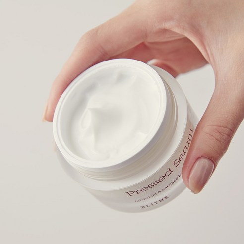 피부에 자연의 선물을 선사하는 블라이드 고보습 저자극 식물성 고체세럼 벨벳얌