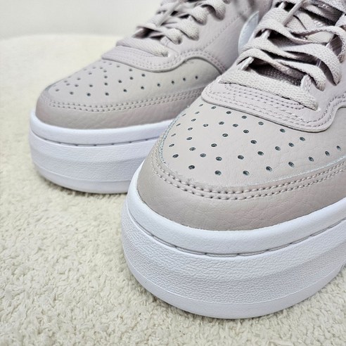 편안한 착화감과 활동성을 겸비한 여성용 키높이 운동화