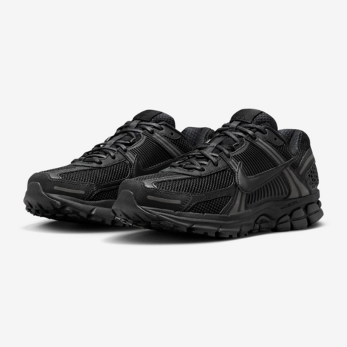 발 끝에서 시작되는 자신감, 나이키 줌 보메로 5 블랙