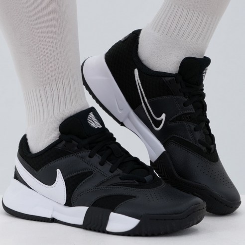 코트 위를 누비는 우아한 발걸음, 나이키 여성 테니스화와 함께 나이키클레이테니스화