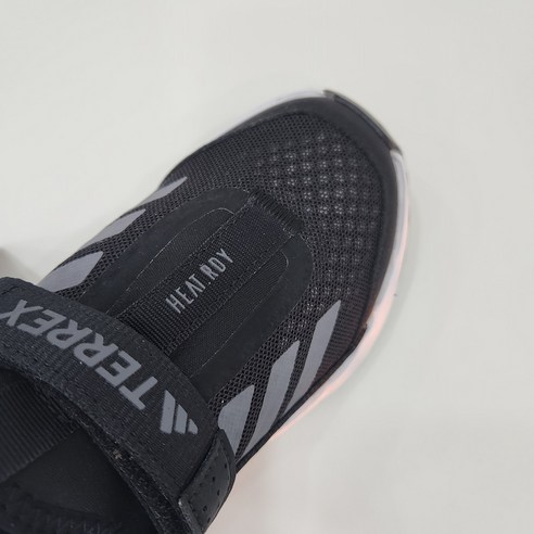 편안함, 내구성, 세련됨이 돋보이는 어린이 운동화