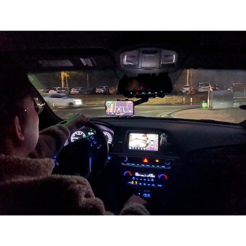 시야를 넓히고 안전을 더하다: 룸미러 거치대, 스마트 드라이빙의 필수품