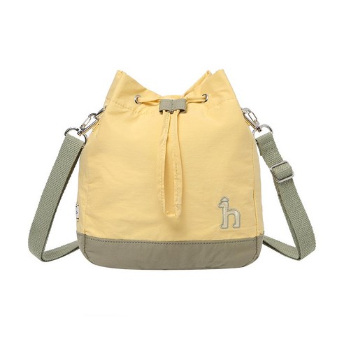 아이들의 스타일을 완성하는 세련된 미니 버킷백