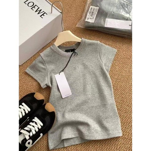 2025 여름, ALO 알로 슬림핏 티셔츠로 완성하는 액티브한 여름 스타일 알로요가