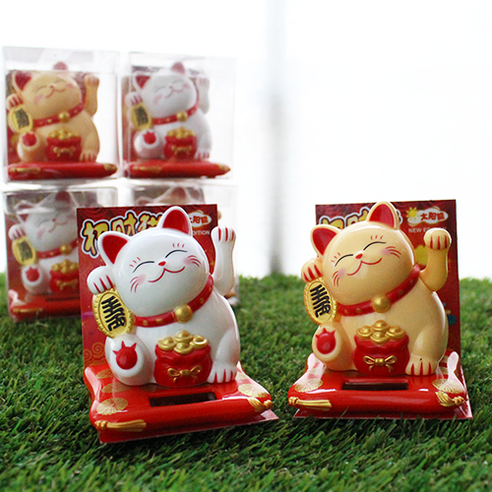 긍정적인 마음으로 노력하면 마네키네코가 행운을 더해줄 거예요!