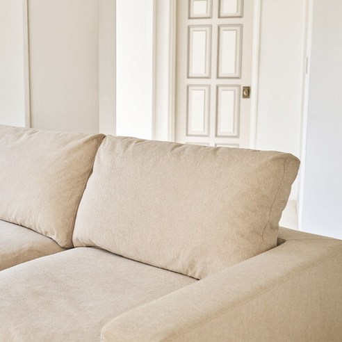 감성적인 디자인과 편안함으로 완성하는 나만의 아늑한 공간, 에몬스 클로우 4인용 패브릭 소파