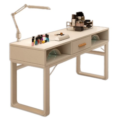 답답한 집콕 네일아트는 이제 그만! 나만의 네일샵을 거실에 들여놓다 네일테이블