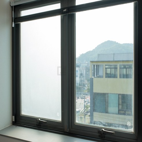 손쉬운 시공, 뛰어난 기능, 합리적인 가격의 프리미엄 창문 시트지