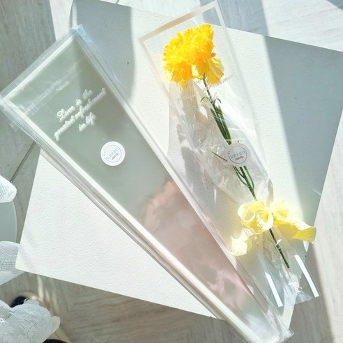 섬세한 레터링과 투명한 OPP 비닐로 선물에 감동적인 표현을 더하는 감성적 포장지