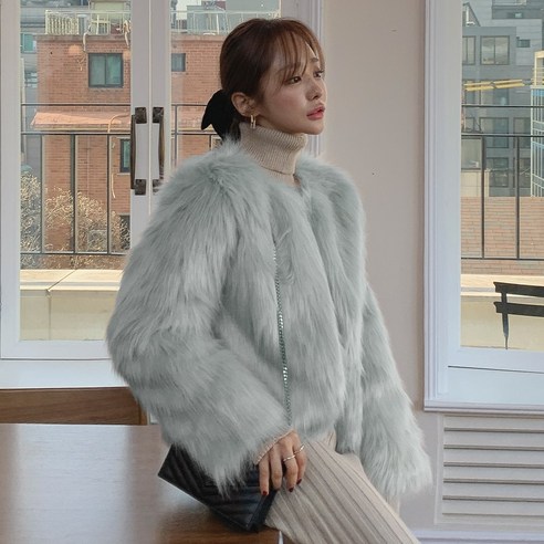 도톰한 터치감과 고급스러운 느낌으로 추천드리는 떳다그녀 블리머 헤어리 퍼 자켓