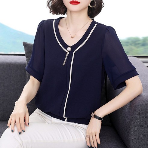 40대와 50대 여성을 위한 세련되고 편안한 스타일아유 반팔 블라우스
