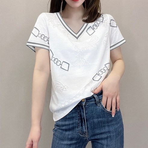 섬세한 우아함과 편안한 착용감이 특징인 에버리씽 사슬무늬 티셔츠