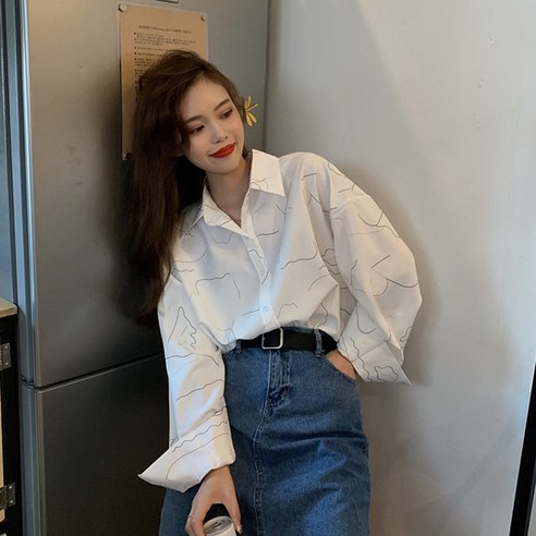 가을 새로운 느슨한 패션 인쇄 긴팔 셔츠 여성 한국어 버전 디자인 기질 가벼운 친숙한 흰색 셔츠