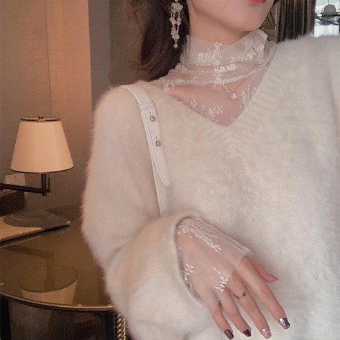 나도퀸 로린느 시스루 레이스 터틀넥 블라우스